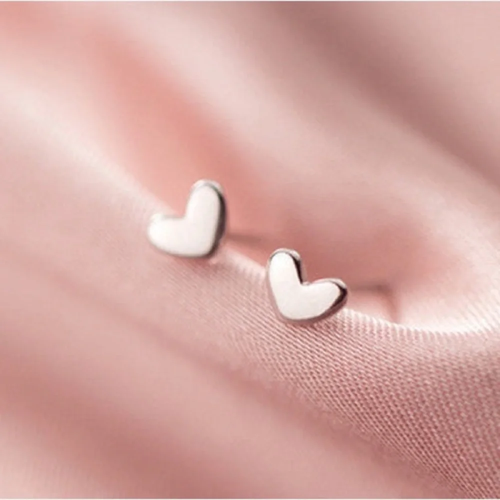 NEW Tiny Heart stud Earrings in Silver color - Minimalist - Boutique - Picture 4 of 5